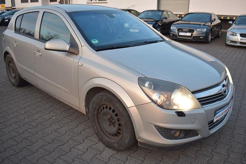 Gebraucht Opel Astra Innovation 116 PS (85 kW) 2008 Silber Limousine