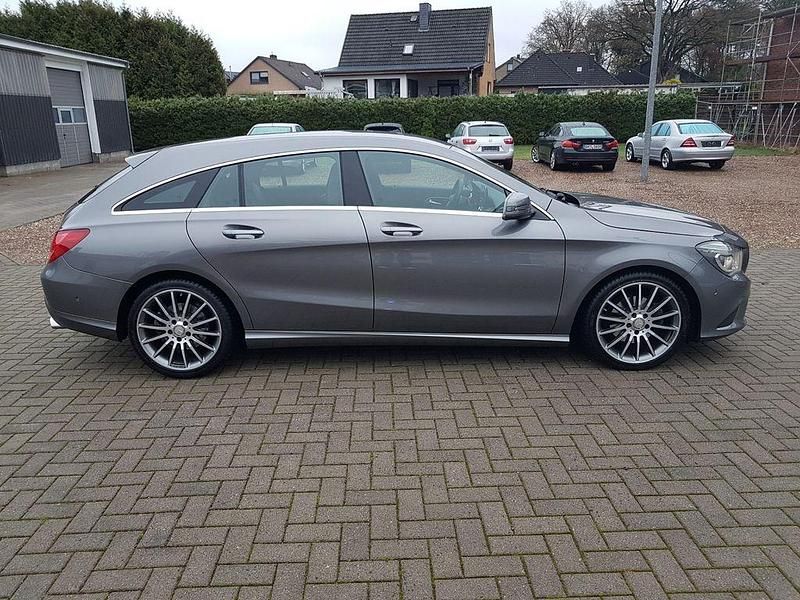 Gebraucht Mercedes CLA180 Urban 122 PS (89 kW) 2016 Grau Limousine