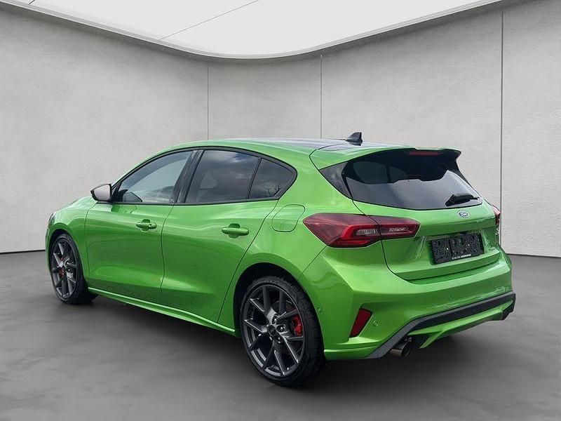 Neu Ford Focus ST 280 PS (205 kW) 2026 Mean green metallic Limousine
