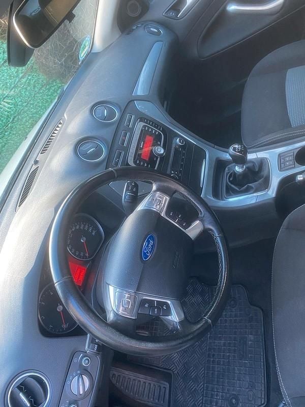 Gebraucht Ford Mondeo 140 PS (102 kW) 2010 Silber Kombi