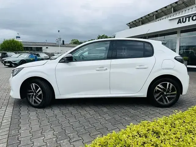 Gebraucht Peugeot 208 Allure 101 PS (74 kW) 2024 Weiss banquise Kleinwagen