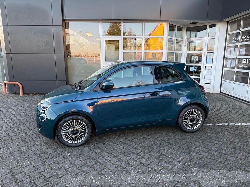 Neu Fiat 500 65 PS (47 kW) 2025 Grün