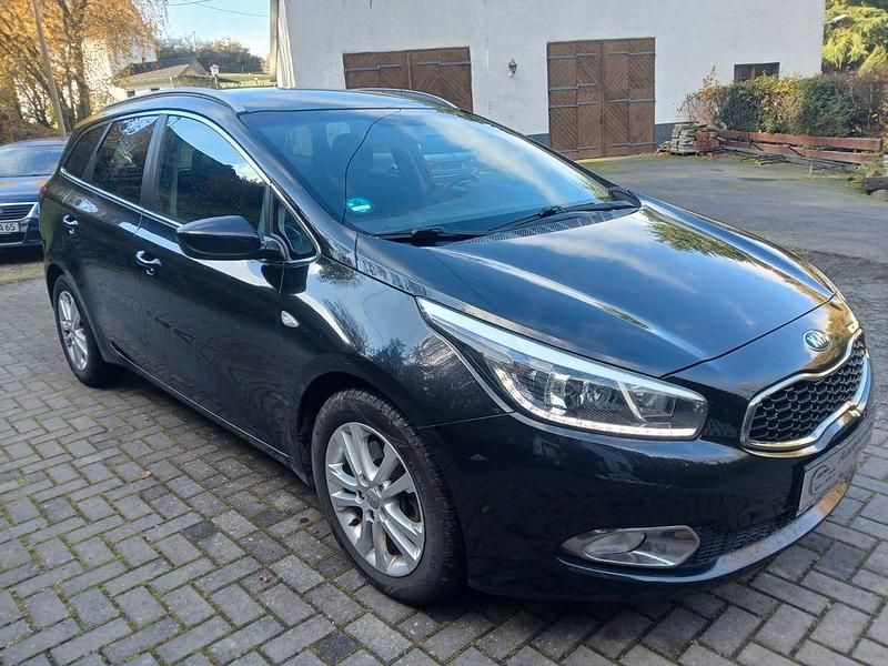 Schwarz Gebraucht 2014 Kia Ceed Sportswagon FIFA World Cup Edition Kombi | 6.800 € (Fairer Preis) - Bild 1/4