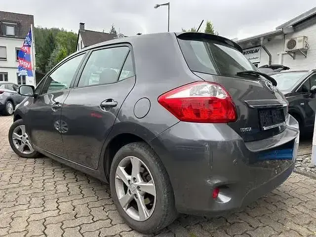 Gebraucht Toyota Auris 97 PS (71 kW) 2011 Grau Kleinwagen