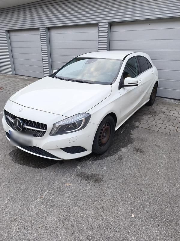 Gebraucht Mercedes A180 122 PS (89 kW) 2014 Weiß Limousine