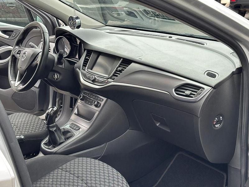Silber Gebraucht 2018 Opel Astra S Limousine | 5.900 € (Guter Preis) - Bild 1/4