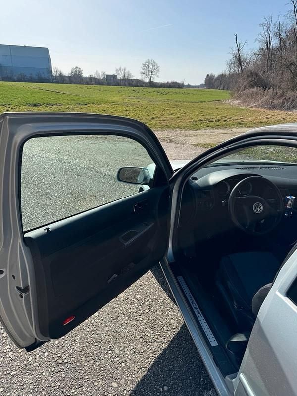 Gebraucht VW Golf IV 75 PS (55 kW) 2003 Silber Kleinwagen