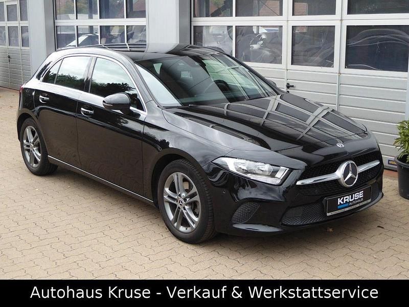 Gebraucht Mercedes A200 Business 163 PS (119 kW) 2018 Schwarz Limousine