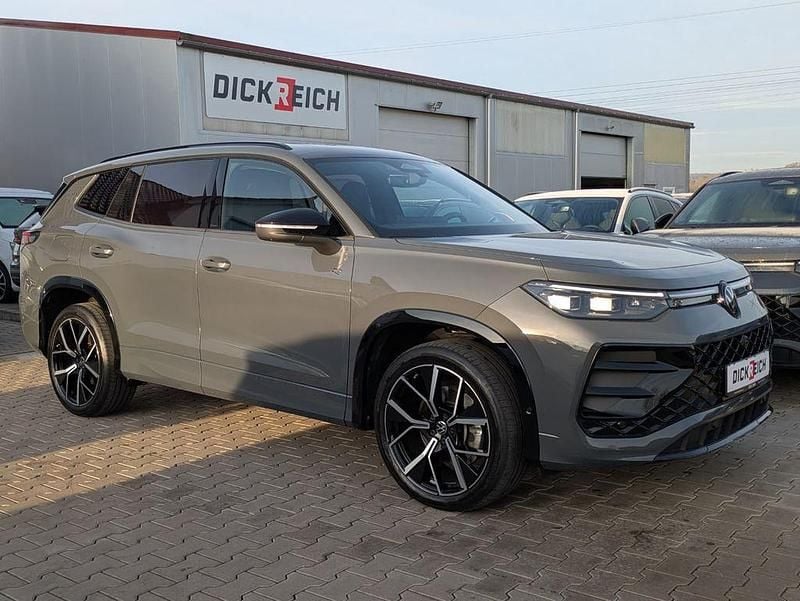 Grau Gebraucht 2025 VW Tayron R-line SUV | 49.980 € (Fairer Preis) - Bild 1/4