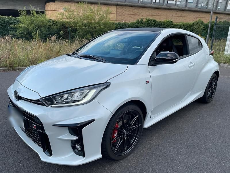 Weiß Gebraucht 2024 Toyota Yaris Edition Kleinwagen | 35.500 € (Superpreis) - Bild 1/4