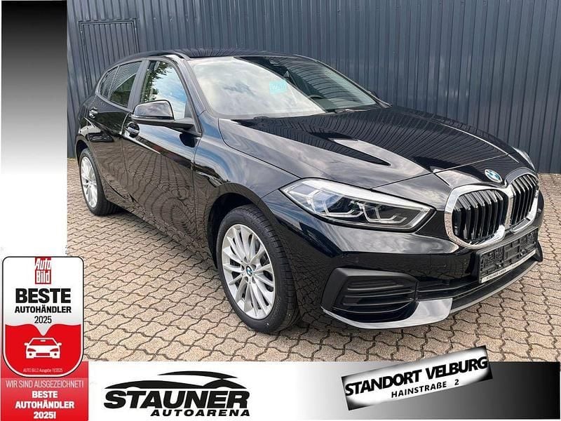 Black sapphiremetallic Gebraucht 2024 BMW 118 Kleinwagen | 22.600 € (Guter Preis) - Bild 1/4