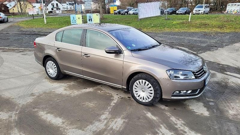 Braun Gebraucht 2011 VW Passat Comfortline Limousine | 7.500 € (Fairer Preis) - Bild 1/4