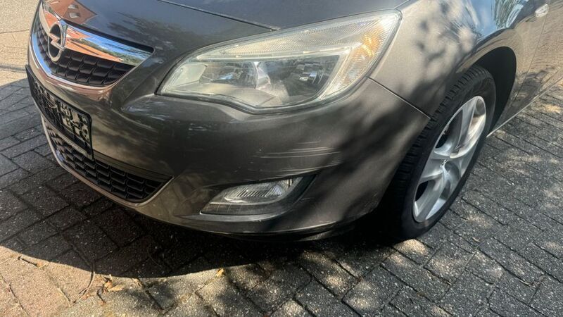 Gebraucht Opel Astra Edition 125 PS (91 kW) 2011 Grau Kombi