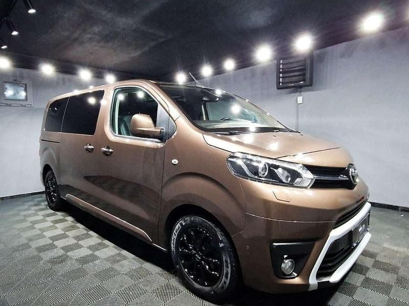 Gebraucht Toyota Proace Verso Executive 177 PS (130 kW) 2020 Brown rich oak Kombi