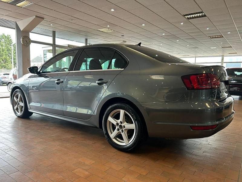 Gebraucht VW Jetta Highline 150 PS (110 kW) 2013 Grau Limousine