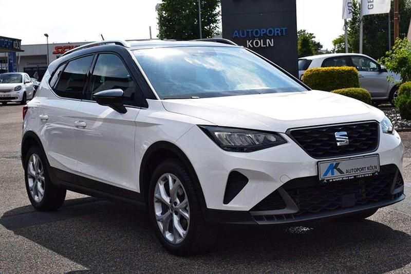 Weiß Gebraucht 2024 Seat Arona FR SUV | 19.890 € (Superpreis) - Bild 1/4