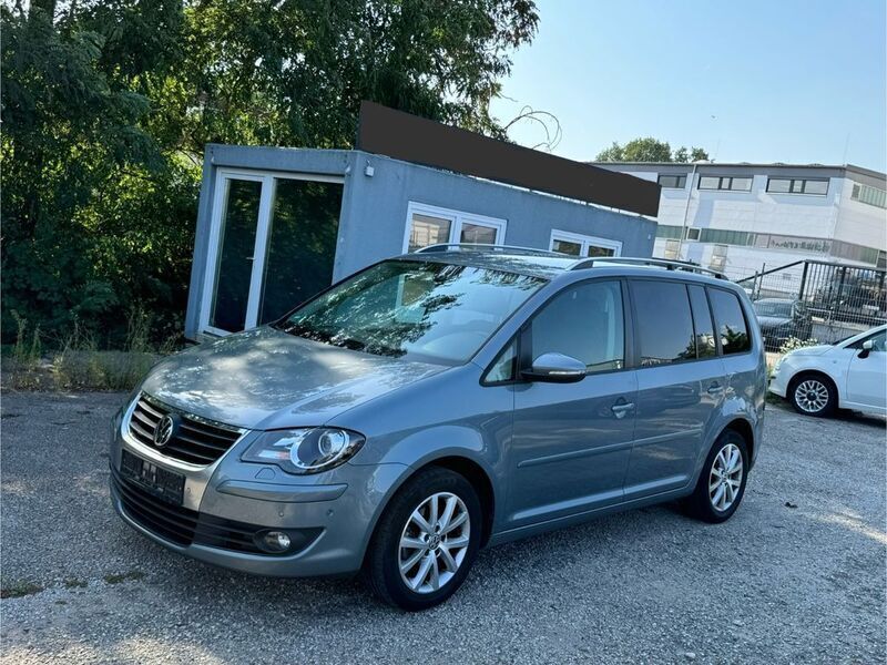 Grau Gebraucht 2009 VW Touran Freestyle Van / Kleinbus | 2.990 € (Superpreis) - Bild 1/4