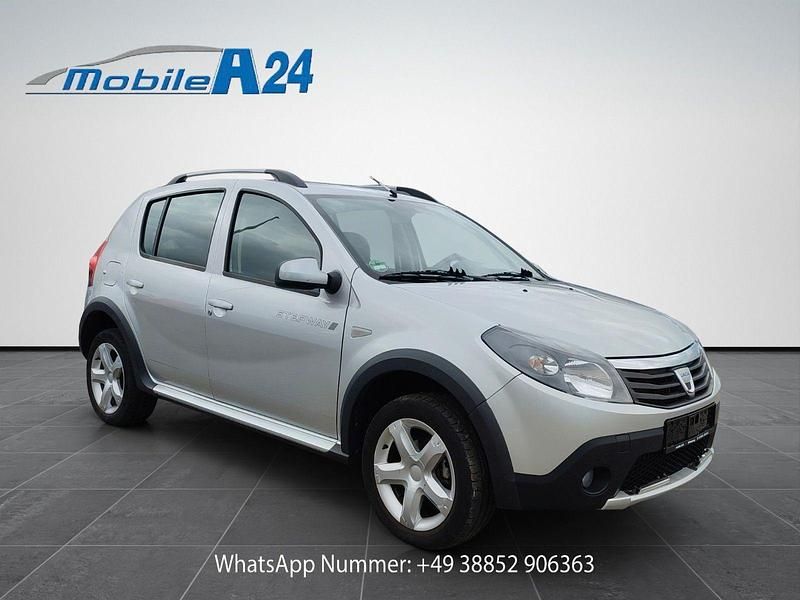 Grau Gebraucht 2011 Dacia Sandero Stepway Kleinwagen | 7.499 € - Bild 1/4