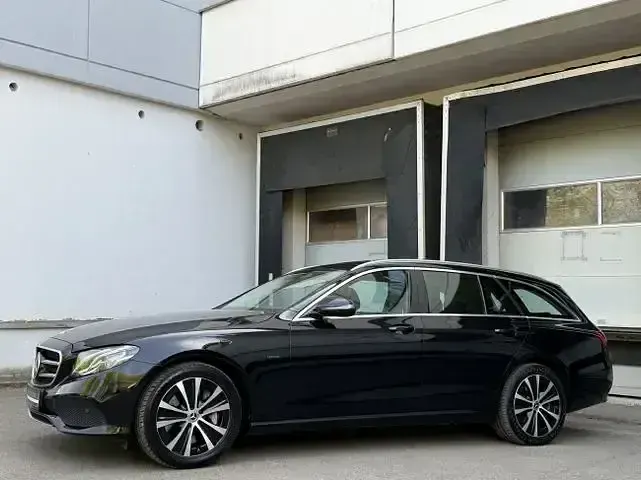 Gebraucht Mercedes E300 Avantgarde 194 PS (142 kW) 2020 Schwarz Limousine
