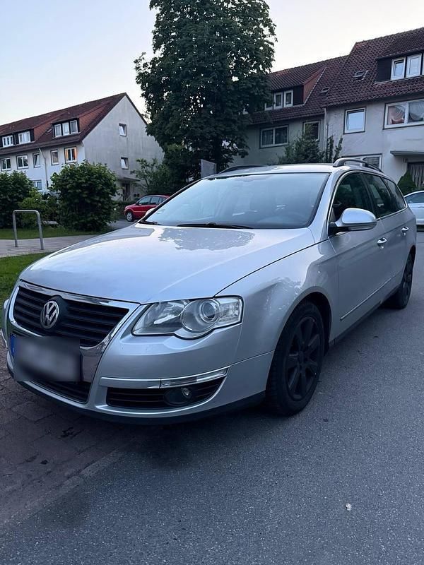 Grau Gebraucht 2005 VW Passat Kombi | 1.750 € (Guter Preis) - Bild 1/4
