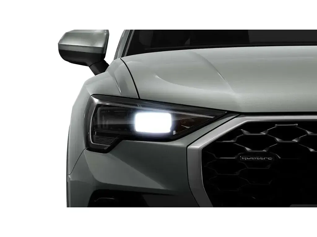Usata Audi Q3 Sportback Basis 150 CV (110 kW) 2024 Argento SUV