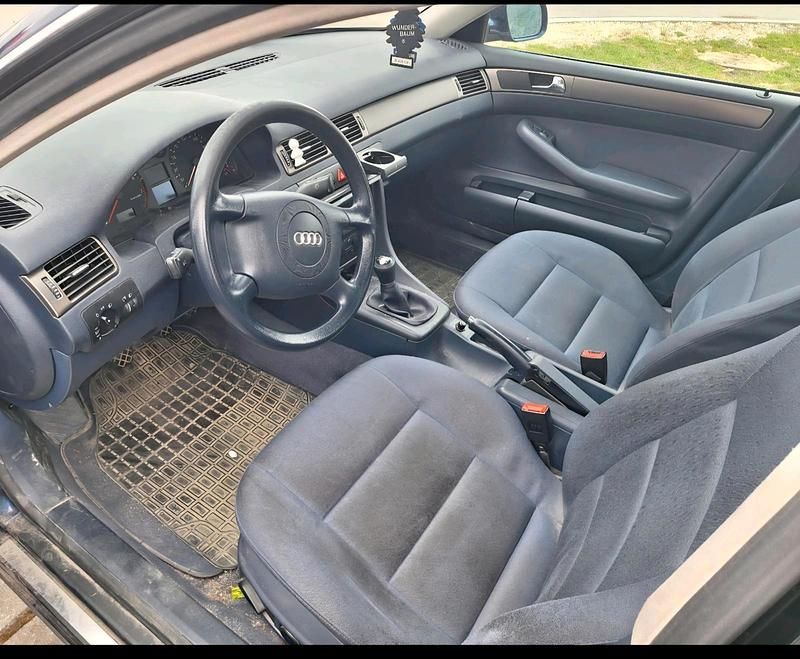 Second-hand Audi A6 164 CP (120 kW) 2000 Albastru Berlinǎ