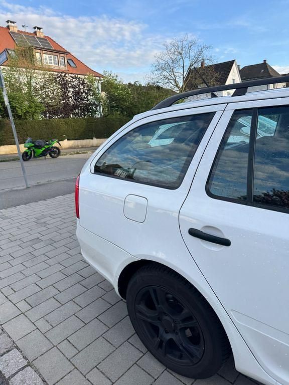 Second-hand Skoda Octavia Elegance 105 CP (77 kW) 2012 Alb Break