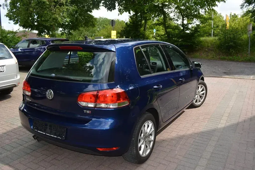 Gebraucht VW Golf VI Comfortline 122 PS (89 kW) 2011 Blau Kleinwagen