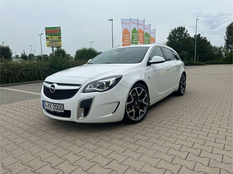 Weiß Gebraucht 2016 Opel Insignia OPC Kombi | 20.400 € (Teuer) - Bild 1/4