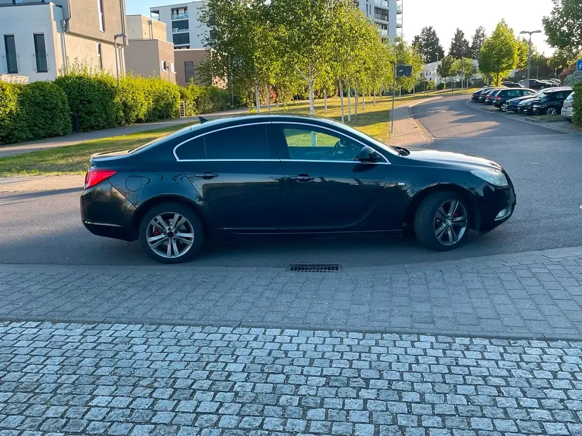 Gebraucht Opel Insignia 131 PS (96 kW) 2010 Schwarz Limousine