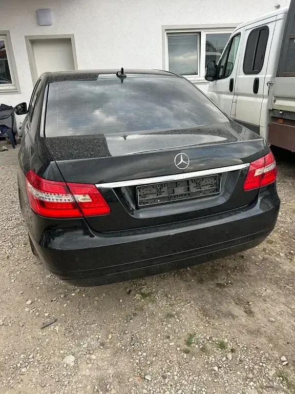 Gebraucht Mercedes E220 170 PS (125 kW) 2012 Schwarz Limousine