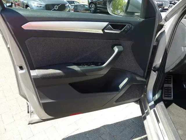 Gebraucht VW T-Roc Move 150 PS (110 kW) 2024 Pyrit silber SUV