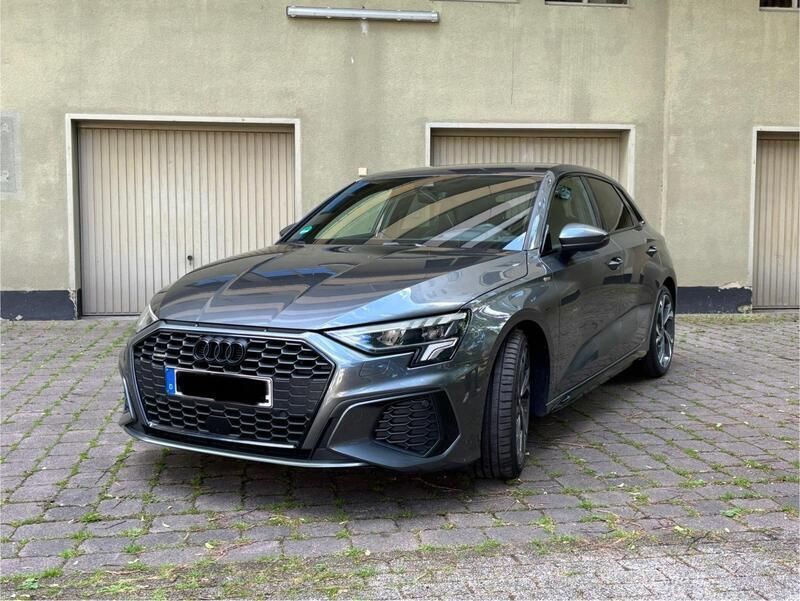 Grau Gebraucht 2022 Audi A3 S-Line Kleinwagen | 32.500 € (Teuer) - Bild 1/4