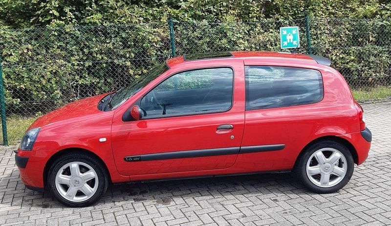 Rot Gebraucht 2003 Renault Clio II Privilege Limousine | 2.350 € (Fairer Preis) - Bild 1/4