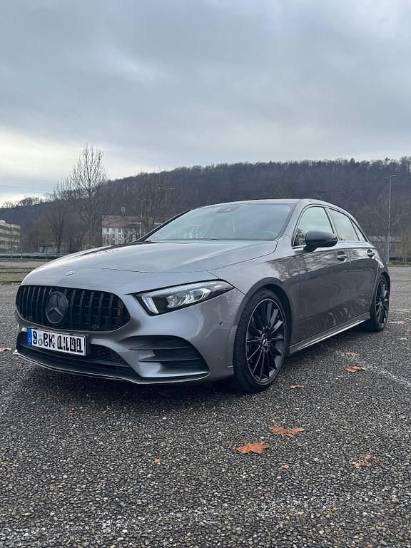 Grau Gebraucht 2018 Mercedes A200 Limousine | 21.000 € (Etwas zu teuer) - Bild 1/4