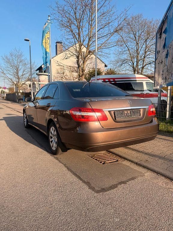 Gebraucht Mercedes E200 136 PS (100 kW) 2012 Braun Limousine