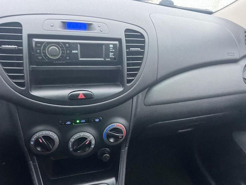 Gebraucht Hyundai i10 Style 69 PS (50 kW) 2011 Weiß Kleinwagen