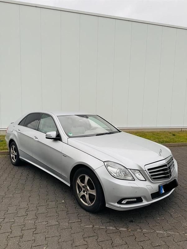 Gebraucht Mercedes E220 170 PS (125 kW) 2009 Silber Limousine