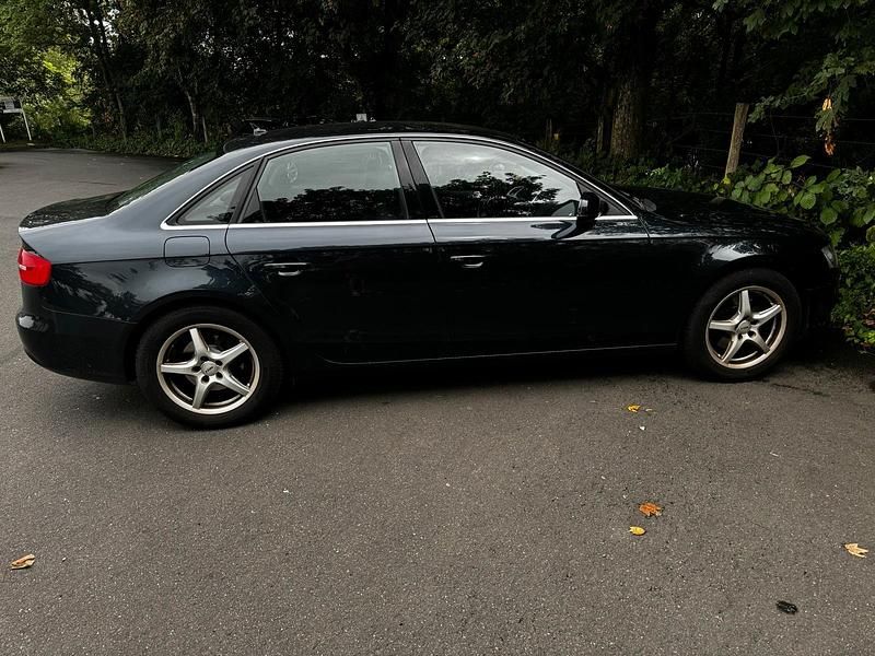 Gebraucht Audi A4 170 PS (125 kW) 2013 Blau Limousine