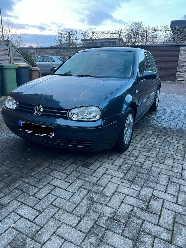 Grau Gebraucht 2001 VW Golf IV Kleinwagen | 1.500 € (Fairer Preis) - Bild 1/4