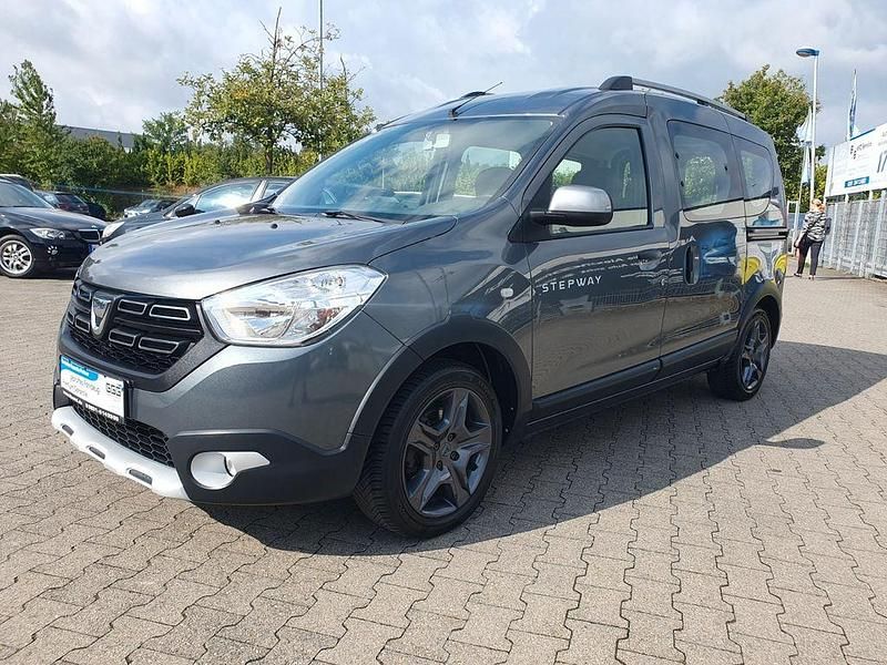 Grau Gebraucht 2018 Dacia Dokker Celebration Van | 12.499 € (Fairer Preis) - Bild 1/4