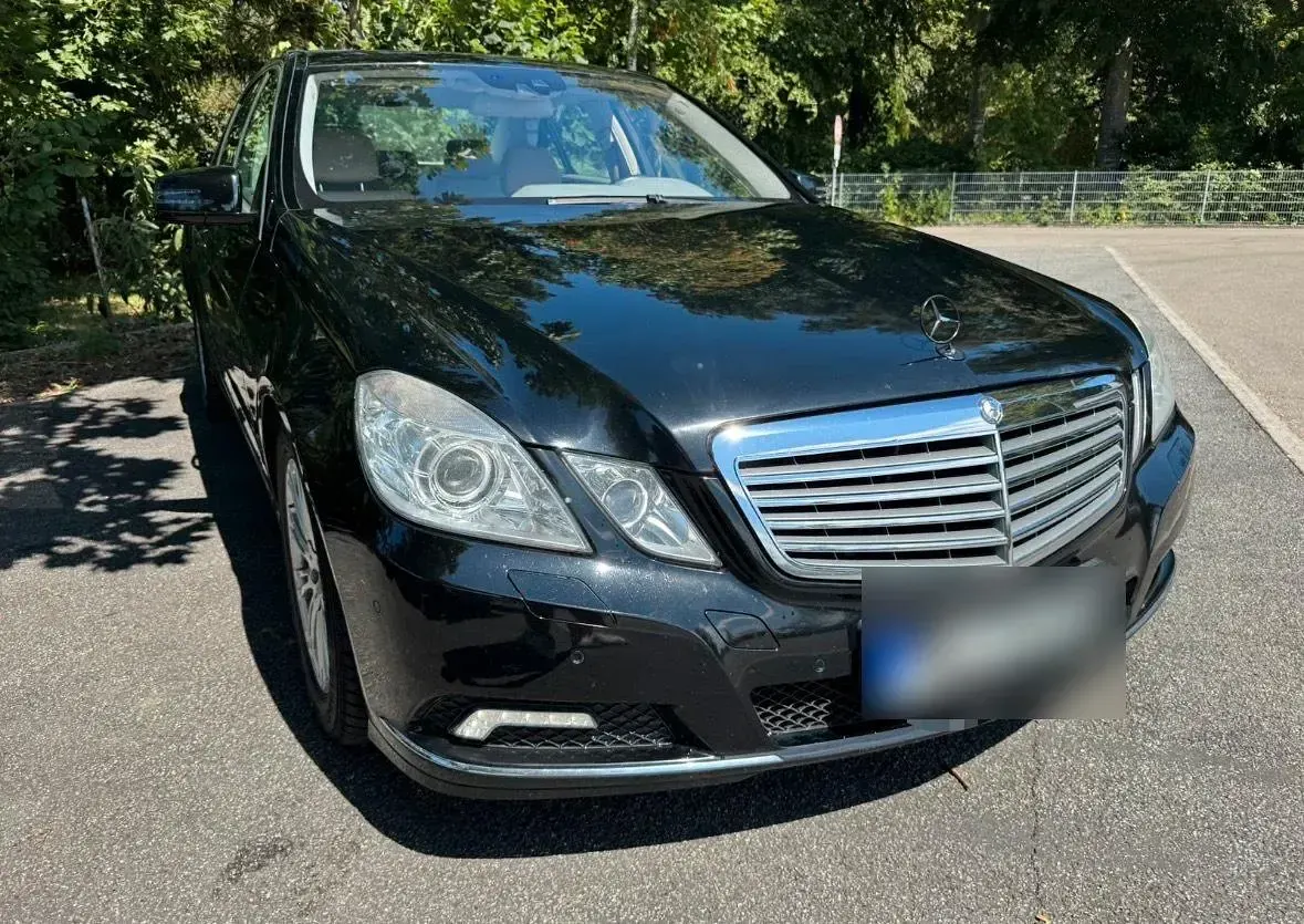 Gebraucht Mercedes E250 204 PS (150 kW) 2010 Schwarz Limousine