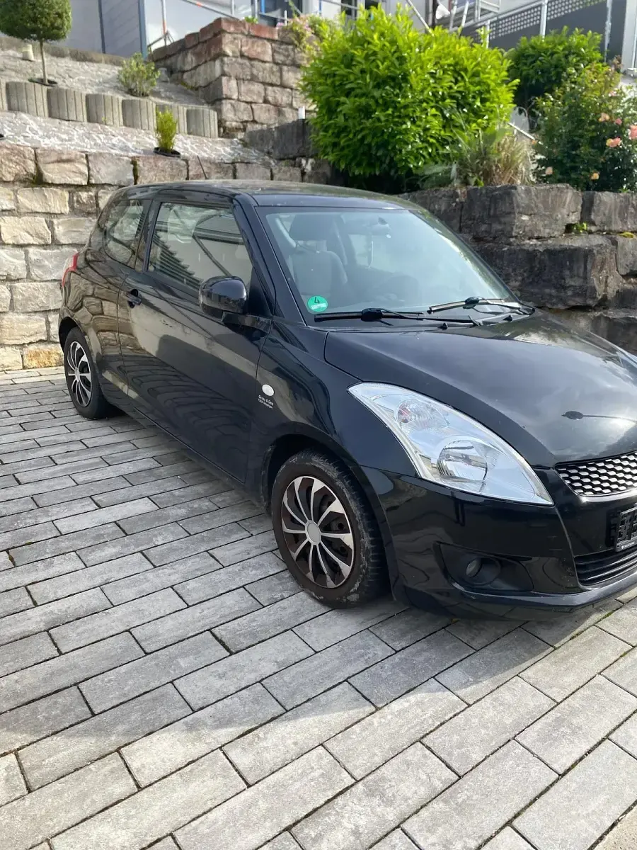 Gebraucht Suzuki Swift 80 PS (58 kW) 2012 Schwarz Kleinwagen