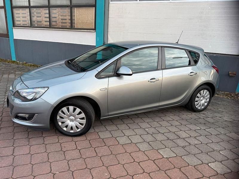 Gebraucht Opel Astra 120 PS (88 kW) 2012 Silber Limousine