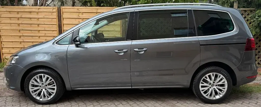 Gebraucht VW Sharan IQ Drive 150 PS (110 kW) 2019 Grau Van / Kleinbus