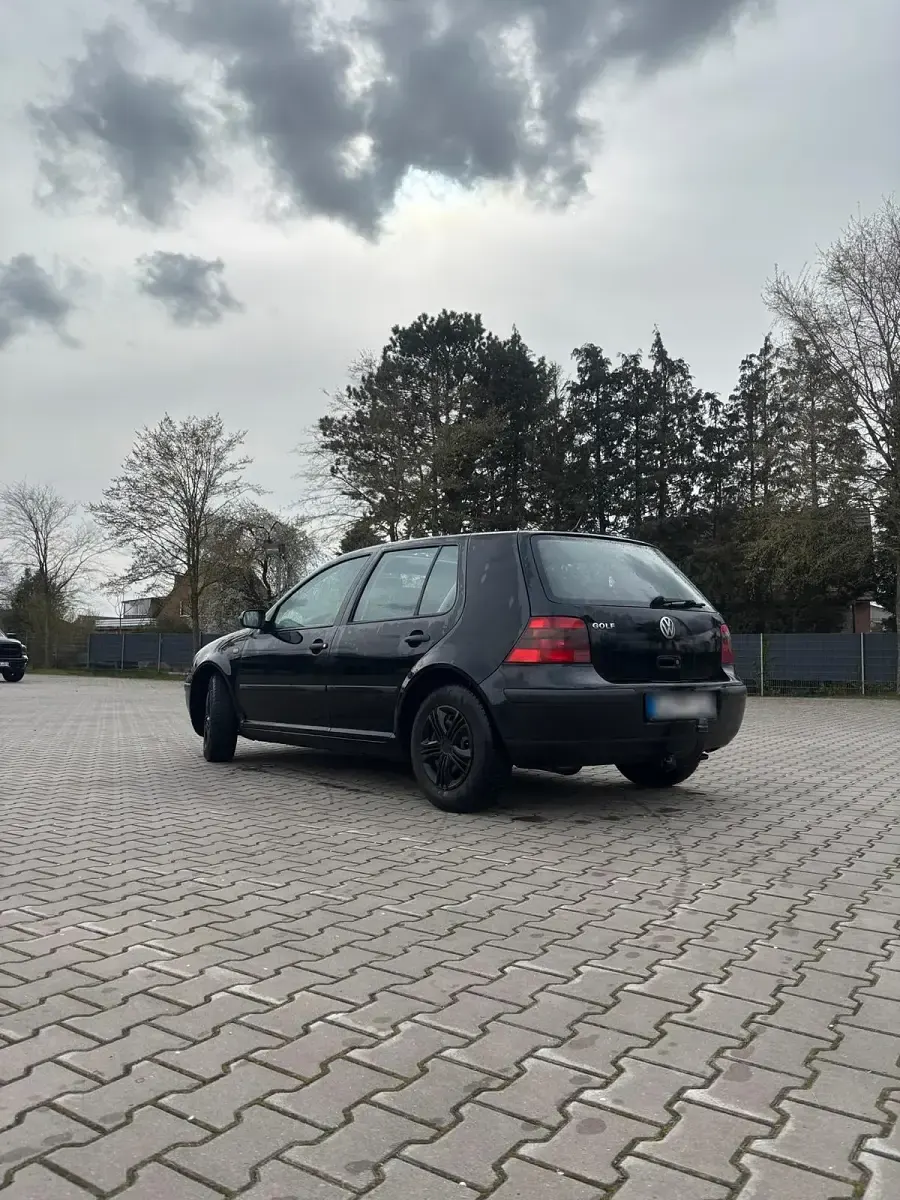 Gebraucht VW Golf IV 75 PS (55 kW) 2001 Schwarz Limousine