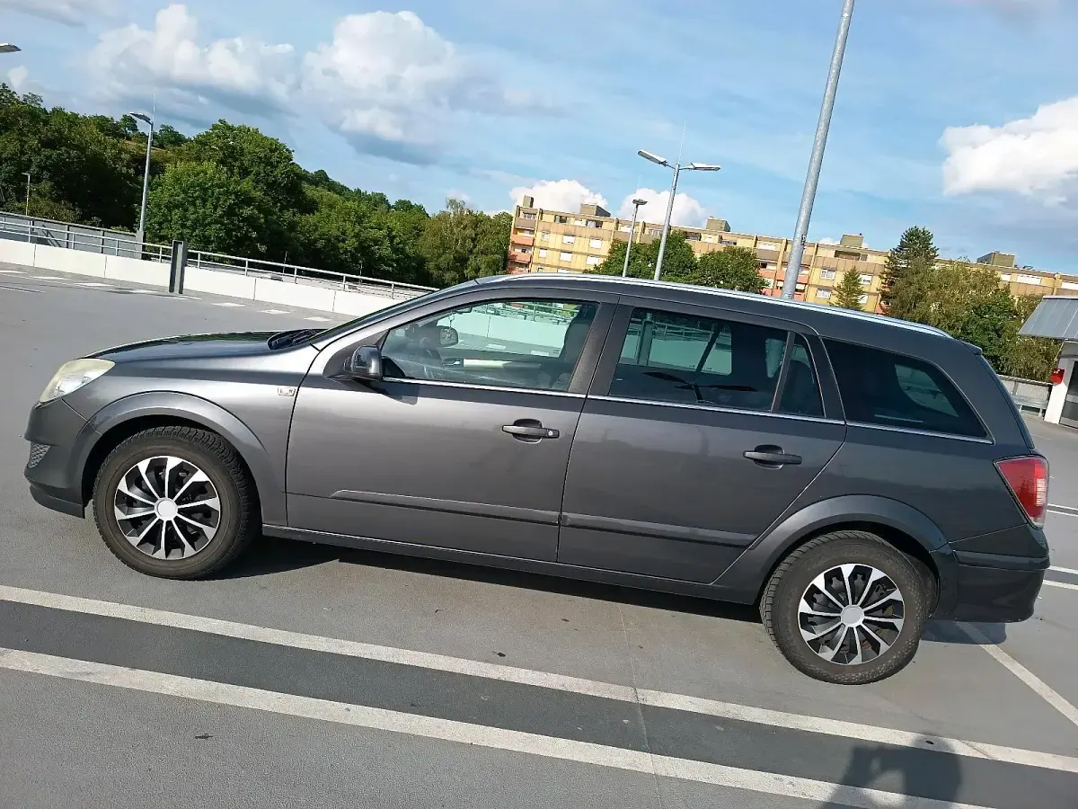 Gebraucht Opel Astra 116 PS (85 kW) 2008 Grau Kombi