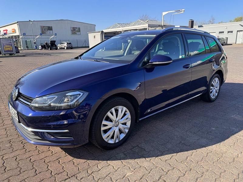 Blau Gebraucht 2020 VW Golf VII Comfortline Kombi | 12.090 € (Superpreis) - Bild 1/4