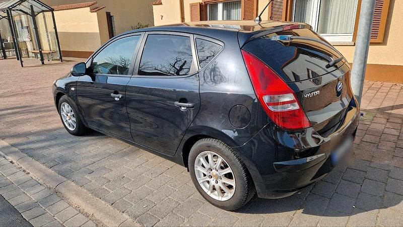Gebraucht Hyundai i30 109 PS (80 kW) 2009 Schwarz Kleinwagen