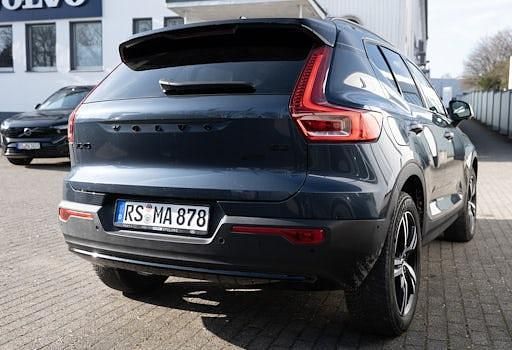 Neu Volvo XC40 Plus 163 PS (119 kW) 2026 Blau SUV